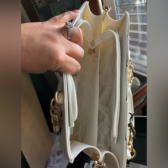 White pleather purse - Picture 4 of 5